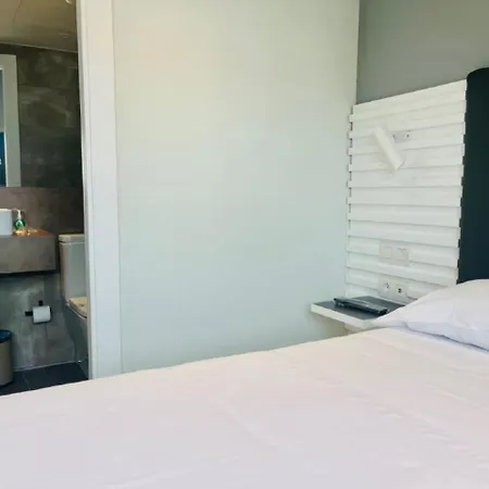 Проживання в сім'ї Hotel Sitges Rooms Сіджас