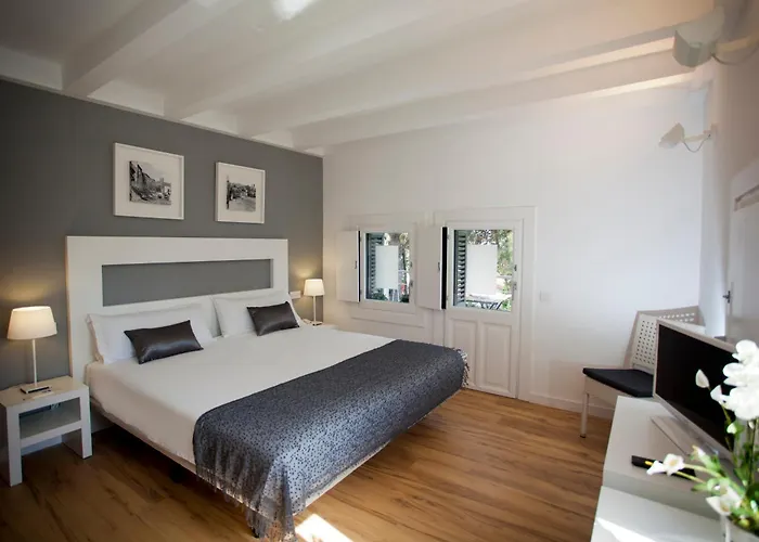 Проживание в семье Hotel Sitges Rooms Сиджес